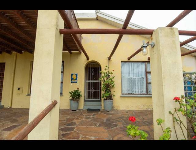 5 BEDROOM HOUSE FOR SALE IN BLUEWATER BAY